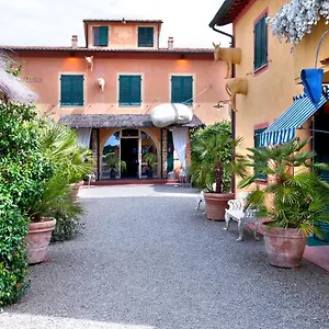 fattoria-santa-lucia-borgo-alla-cantina.it-tuscanyhotel.com/